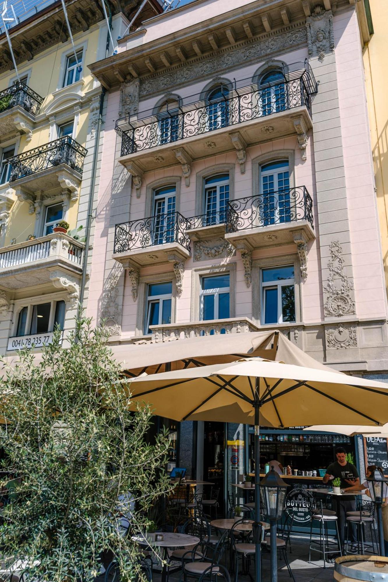 Seven Town House Boutique Hotel โลการ์โน ภายนอก รูปภาพ