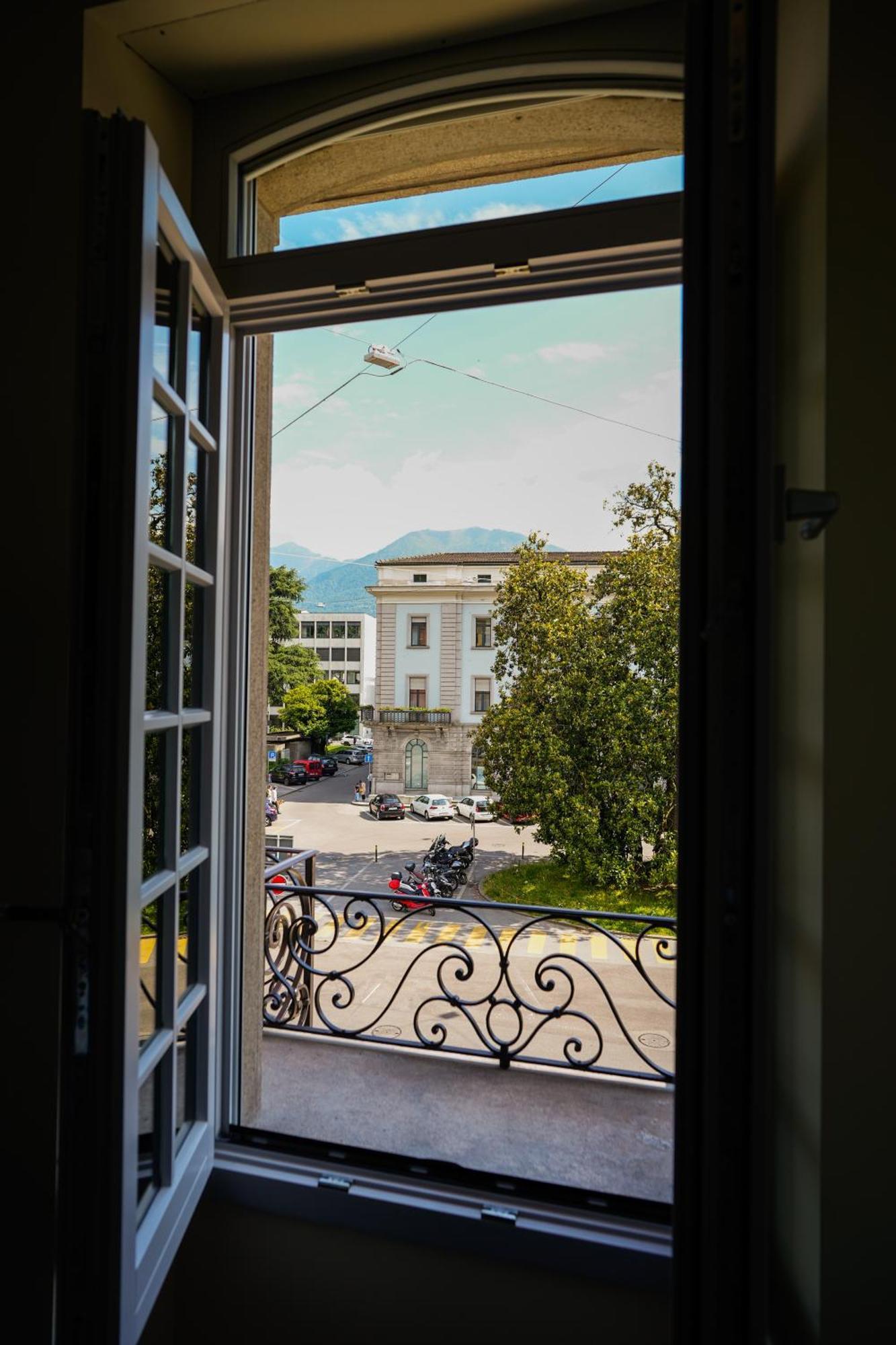 Seven Town House Boutique Hotel โลการ์โน ภายนอก รูปภาพ